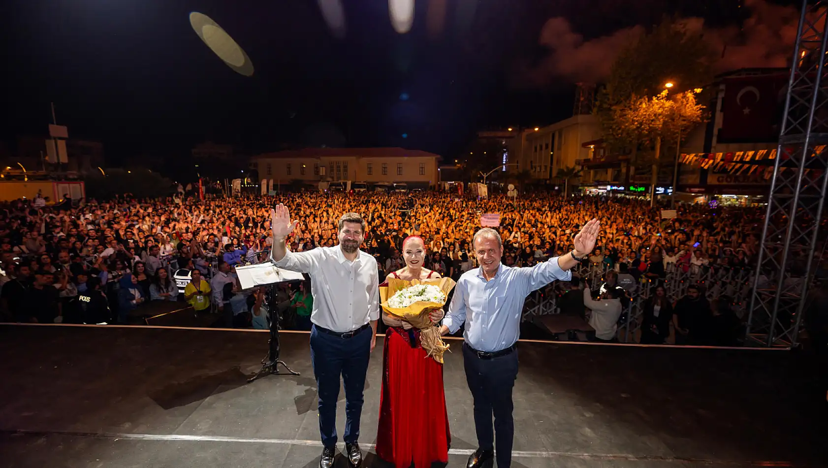 Candan Erçetin Coşkusu Tarsus Festivali'ne damga vurdu