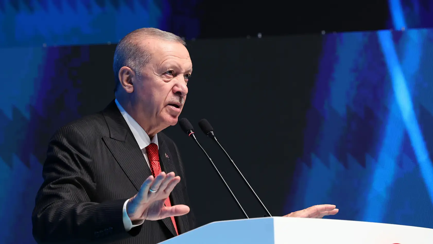 Cumhurbaşkanı Erdoğan teğmenlerin kılıçlı yeminine sert tepki gösterdi