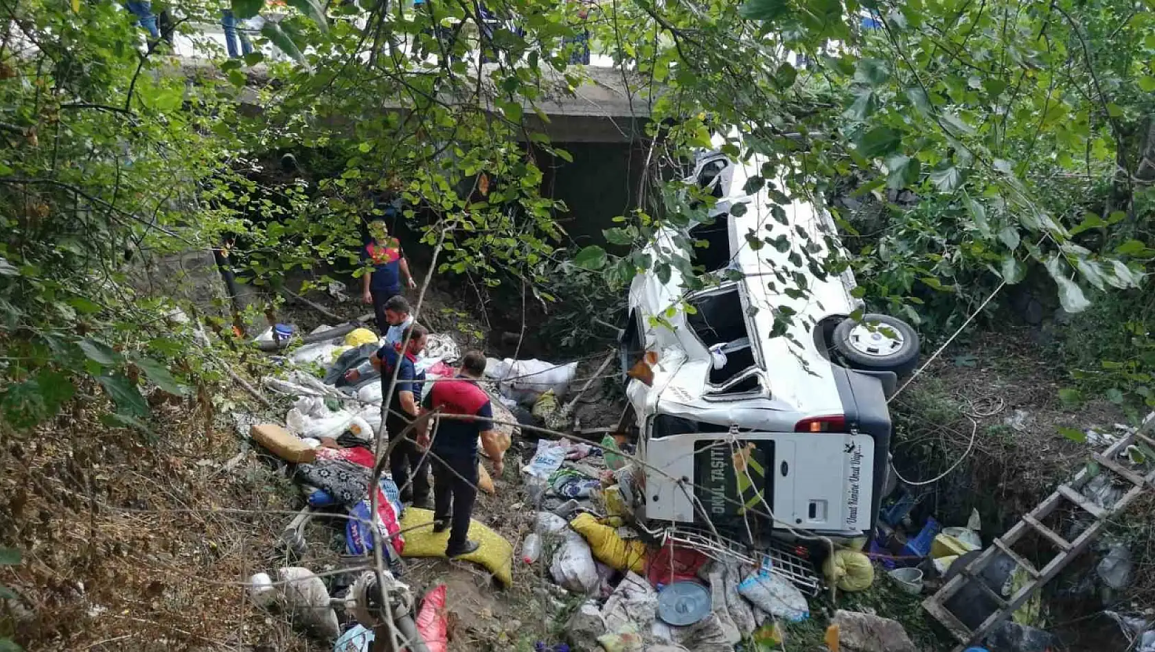 Fındık işçilerini taşıyan minibüs devrildi: 1 ölü, 25 yaralı