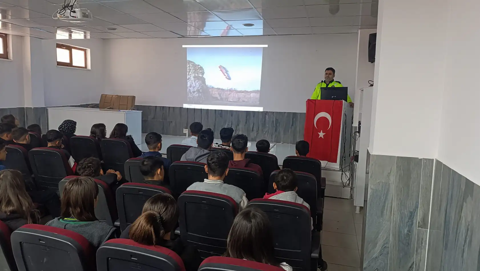 Gölbaşı'nda öğrencilere trafik eğitimi verildi