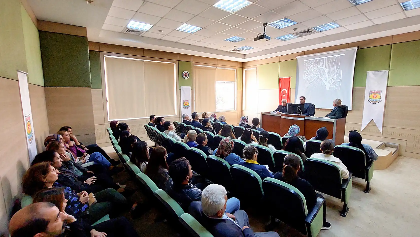 İpek böcekçiliği semineri yoğun ilgi gördü