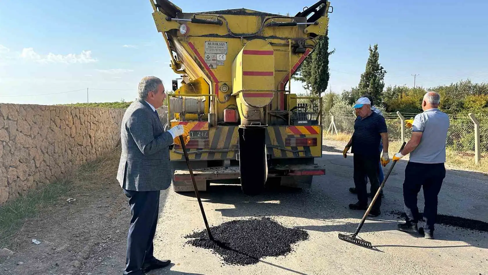 Köy yollarında asfalt çalışması devam ediyor