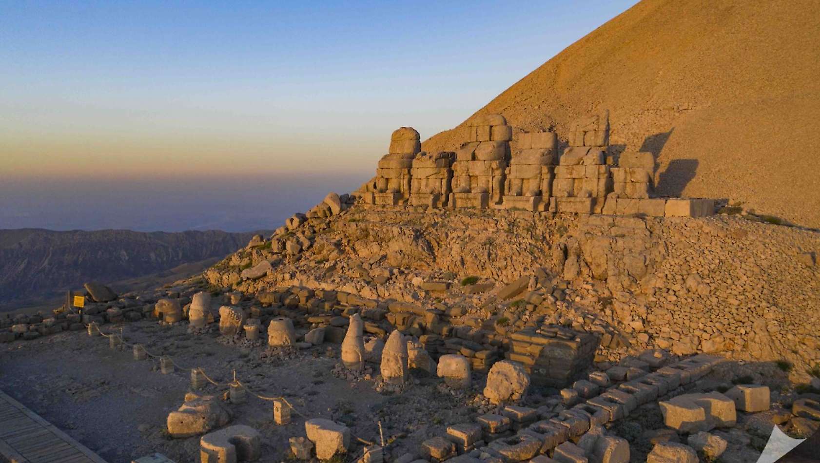Nemrut Dağı: Tarihi, Heykelleri ve Gezi Rehberi