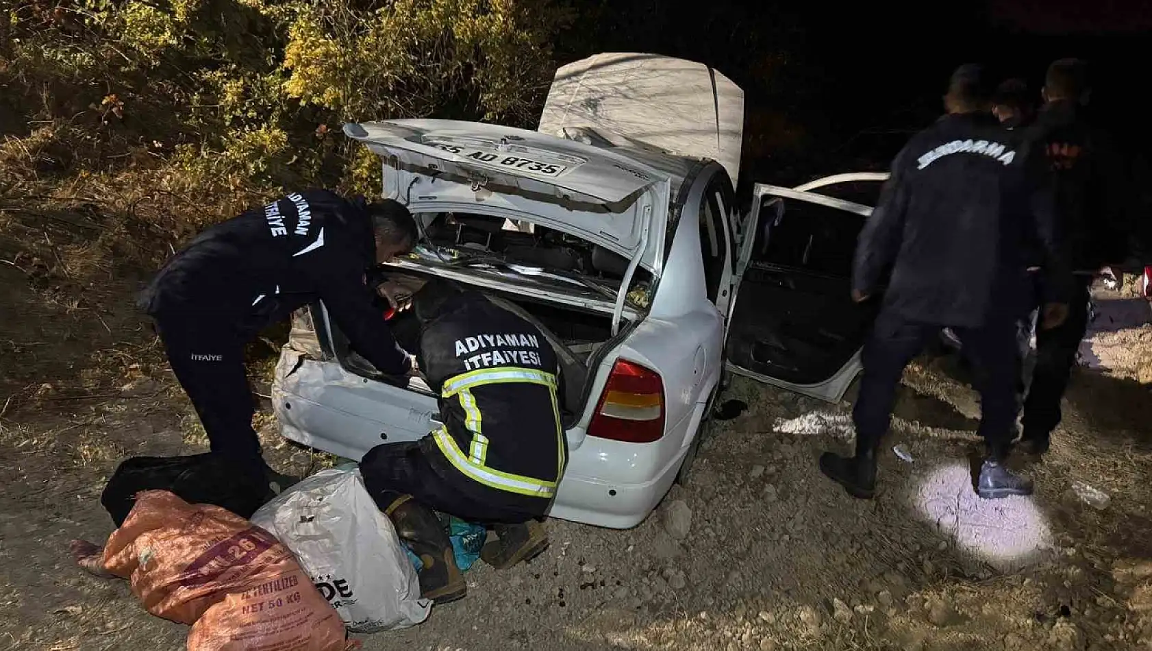 Adıyaman'da feci kaza! Şarampole yuvarlanan otomobilde 5 kişi yaralandı