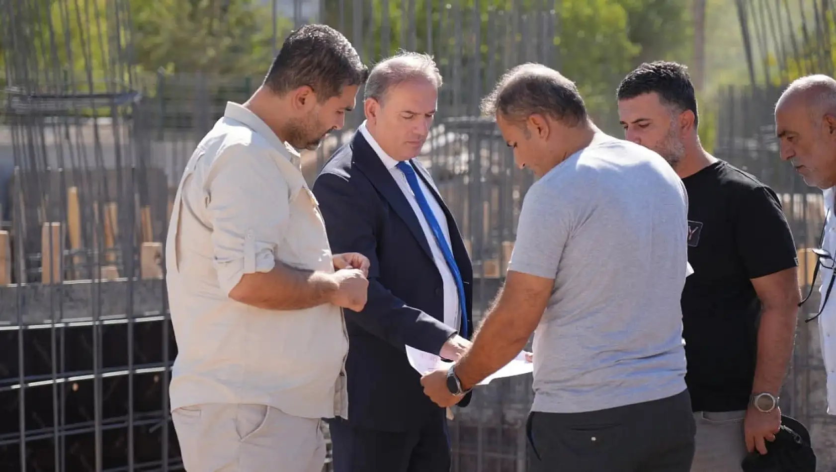 Tosun, Siteler mahallesinde yapımı devam okulda incelemede bulundu