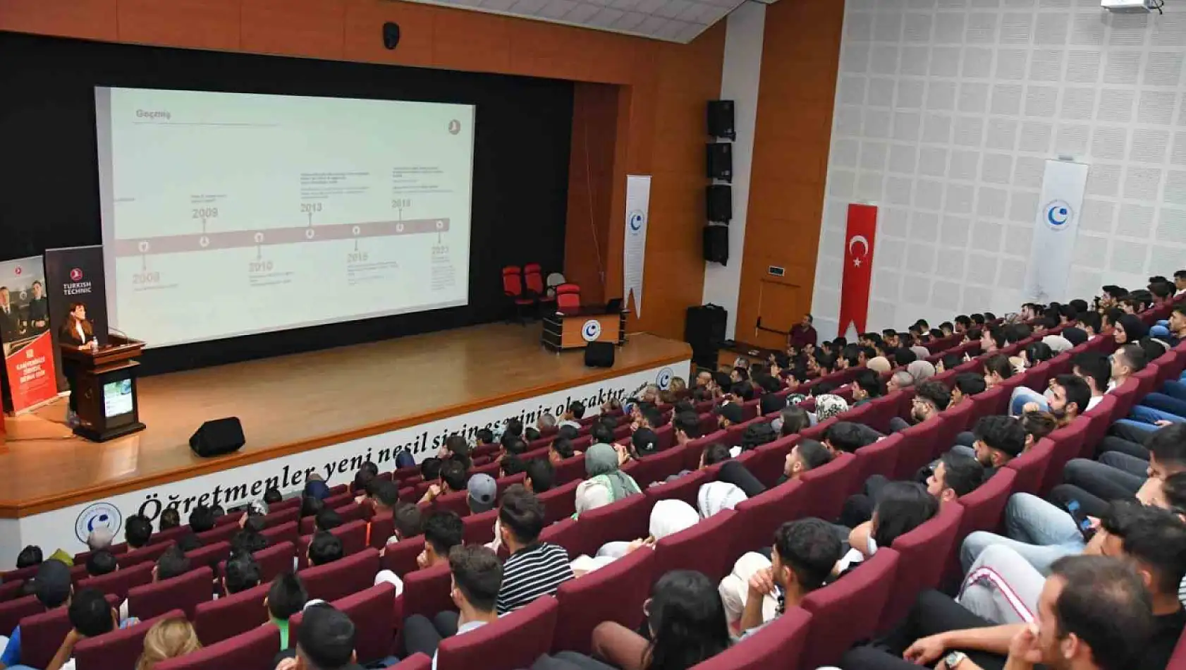 Adıyaman Üniversitesi'nde 'Uçuş ve Ötesi' başlıklı söyleşi programı düzenlendi