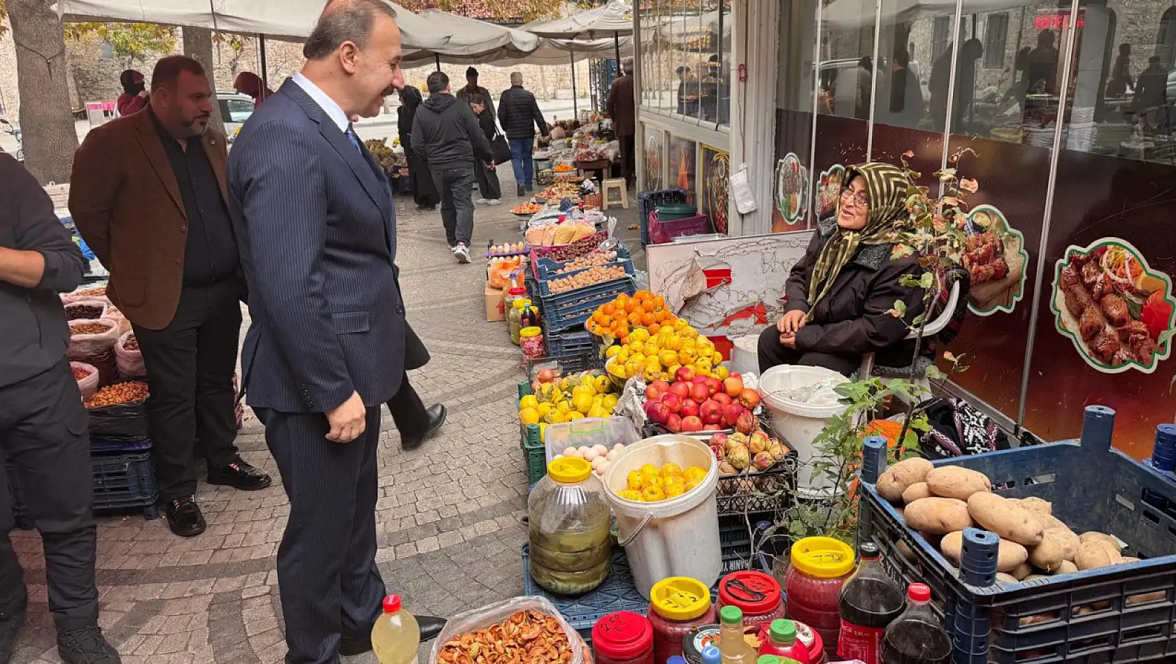 Vali Erin'den Pazar esnafına ziyaret