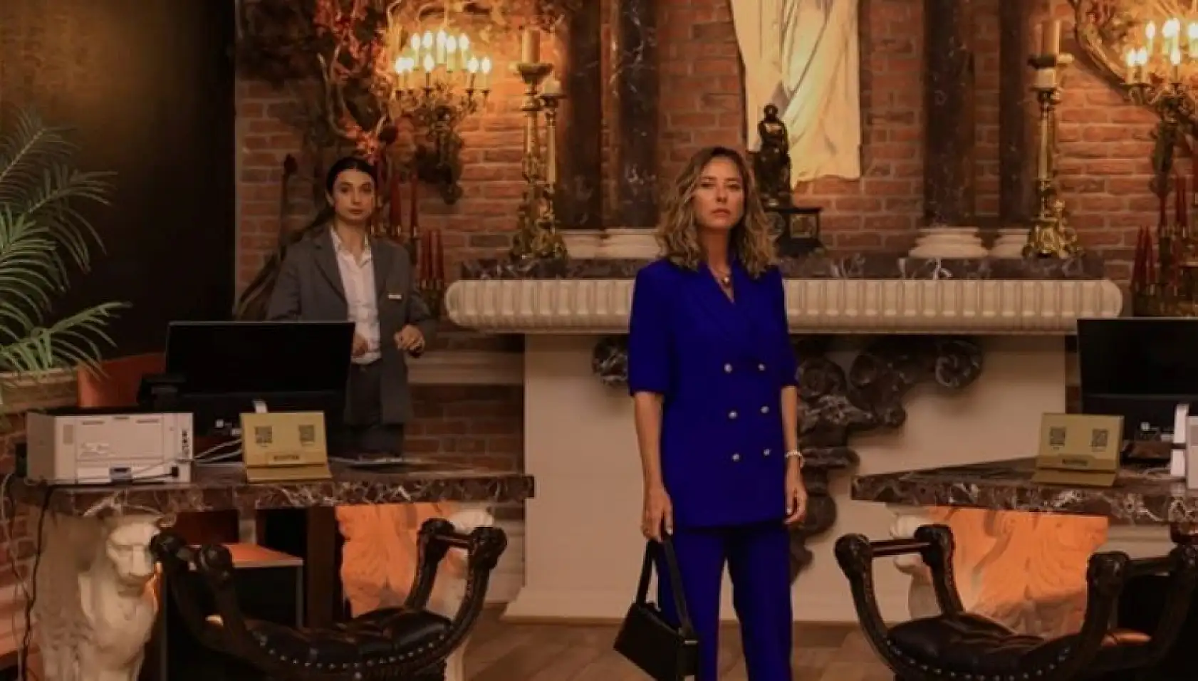 Siyah Kalp dizi kıyafetleri ve markaları