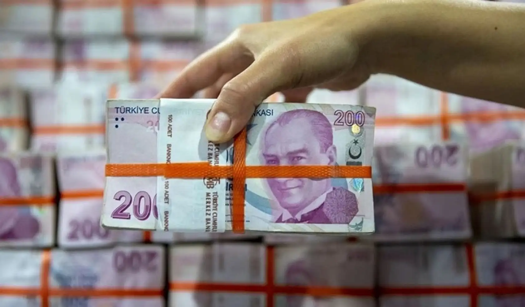 600 bin lirasını bankaya yatırana dev gelir