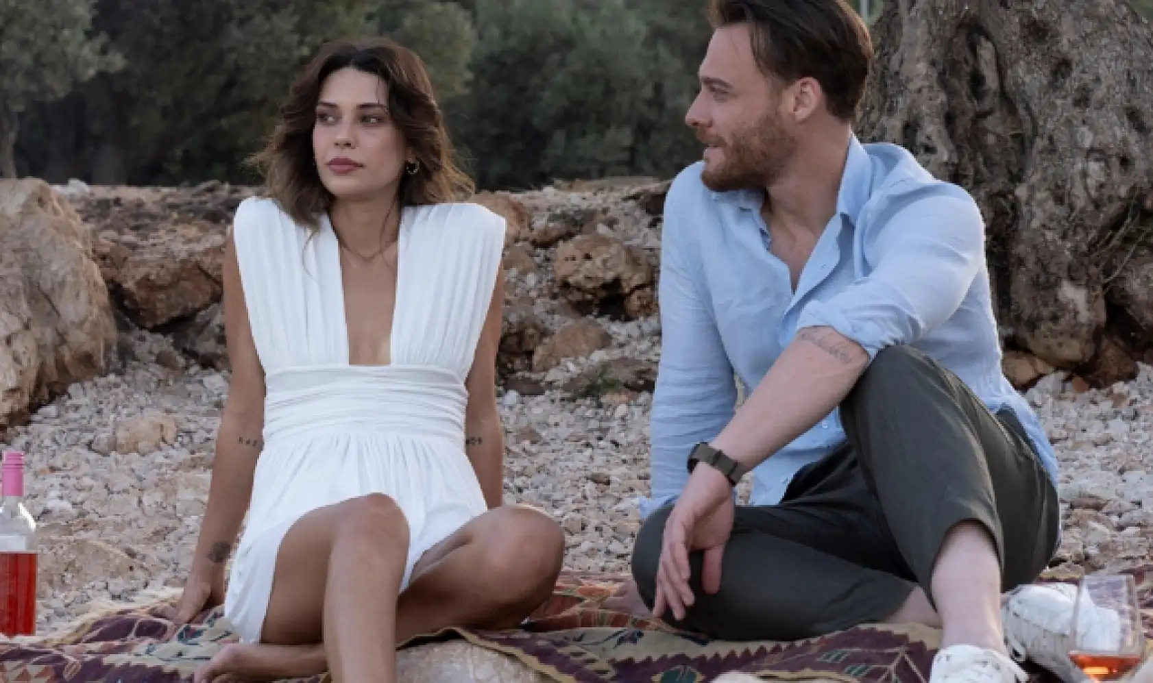 Mavi Mağara filmi kıyafetleri! Mavi Mağara Alara kıyafetleri