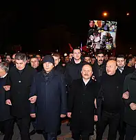 Adıyaman'da binlerce kişi deprem şehitlerini andı