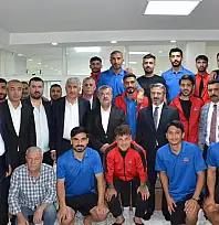 Bakan Yardımcısı Aydın'dan Kahta 02 Spora moral ziyareti
