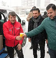 Başkan Tutdere'den Yürekleri Isıtan İkram: Kar Yağışında Sıcak Çorba Desteği