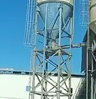 Parasını alamadığını iddia eden işçi siloya çıktı