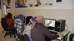 Kadınlar çocuklarıyla hayallerini tasarlıyor