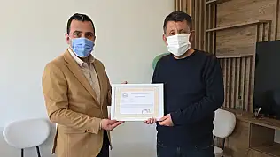 Kaymakam Algın'dan tedavi gören personele başarı belgesi