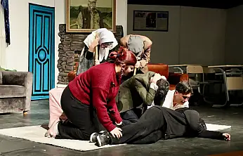 'Modem sustu, ev konuştu' tiyatro oyunu sahnelendi