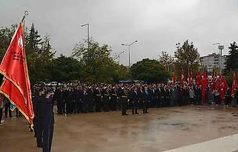 Besni'de 29 Ekim Cumhuriyet Bayramı kutlamaları çelenk sunma töreniyle başladı