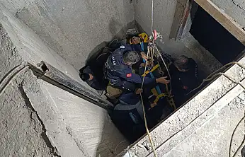 Adıyaman Belediyesi İtfaiyesinden zamanla yarışan kurtarma operasyonu