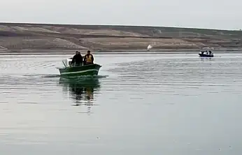 Adıyaman'da baraj gölünde tekne alabora oldu: 5 kişiden 1'i kayıp