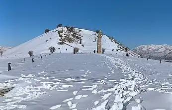 Adıyaman'da Kar, binlerce yıllık tarihe zarif bir örtü serdi