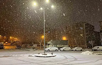 Adıyaman'da kar yağışı etkisini artırdı