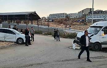 Adıyaman'da otomobil minibüsle çarpıştı: 4 yaralı