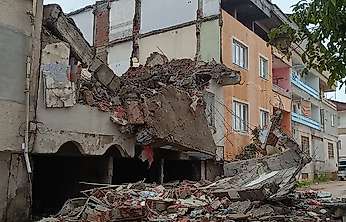 Adıyaman Gölbaşı'nda Depremin Yıkımları Devam Ediyor