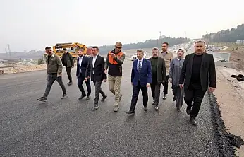 AK Parti heyeti Eğriçay Köprüsü şantiye alanında incelemelerde bulundu