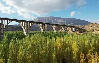 Alman Köprüsü'nün etrafında renk cümbüşü