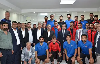 Bakan Yardımcısı Aydın'dan Kahta 02 Spora moral ziyareti