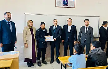 Başkan Fırat öğrencilerin karne heyecanına ortak oldu