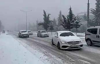 Besni'de kar yağışı hayatı olumsuz etkiledi