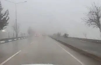 Besni'de yoğun sis ve sağanak etkili oldu