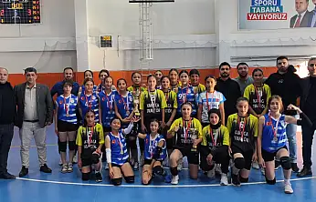 Besni Mehmet Akif Ersoy Orta okulu Voleybolda Adıyaman Şampiyonu oldu