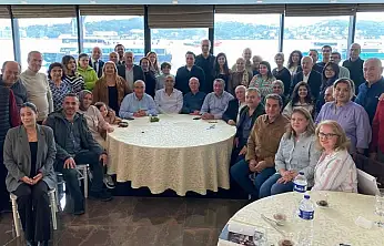 BEV Yönetiminden Burs Destekçilerine Teşekkür Plaketi