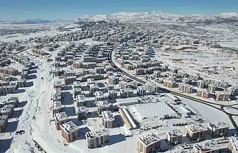 Beyaza bürünen İndere konutları depremzedelere sıcak yuva oldu