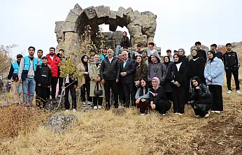 Dağların Zirvesinde Gençlik buluşması