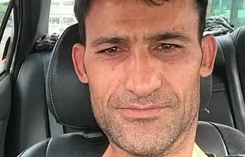 Devrilen iş makinesinin altında kalan işçi hayatını kaybetti