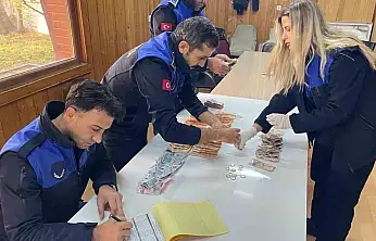 Dilencinin üzerinden 3 bin 731 TL para çıktı