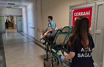 Adıyaman'da elinde tuttuğu bıçak kalçasına saplandı