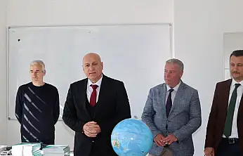 Elüstü Çelikhan'da spor tesisleri ve gençlik merkezini ziyaret etti