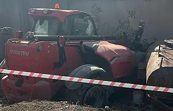 Freni patlayan iş makinesinin çarptığı genç ağır yaralandı