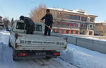 Gölbaşı belediye ekiplerinin yoğun kar mesaisi