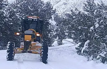 Gölbaşı'ında karla mücadele devam ediyor