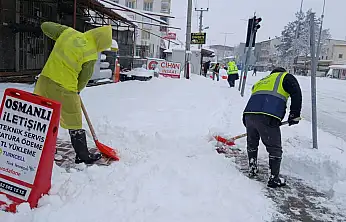 Gölbaşı'nda belediye ekiplerinin kar mesaisi