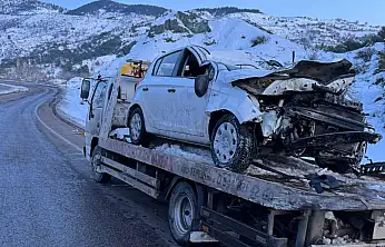 Gölbaşı'nda iki otomobil çarpıştı: 2 Yaralı