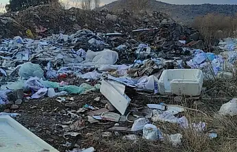 Gölbaşı'nda Moloz ve atık yakma tehlikesi tepkilere yol açıyor