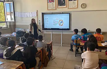 Gölbaşı'nda öğrencilere beslenme, hijyen ve ergenlik konularında eğitim verildi