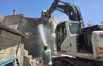 Gölbaşı'nın Belören Beldesinde orta hasarlı binaların yıkımına başlandı